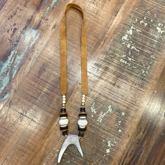 🌾 Antler Pendant Necklace - Picture 4 of 7